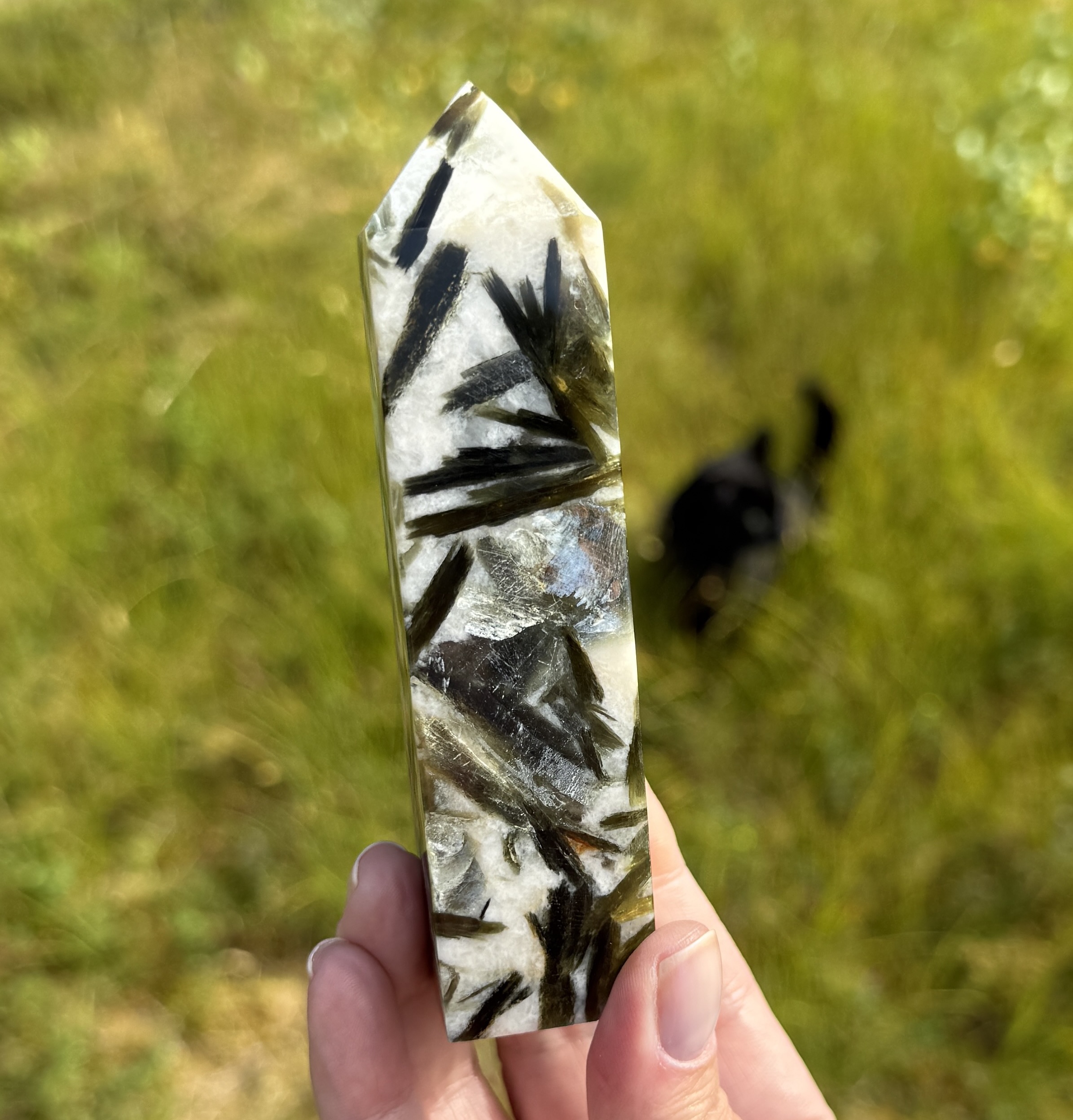 Grønn Turmalin med Mica, Albitt, Smokeyquartz & Granat Obelisk